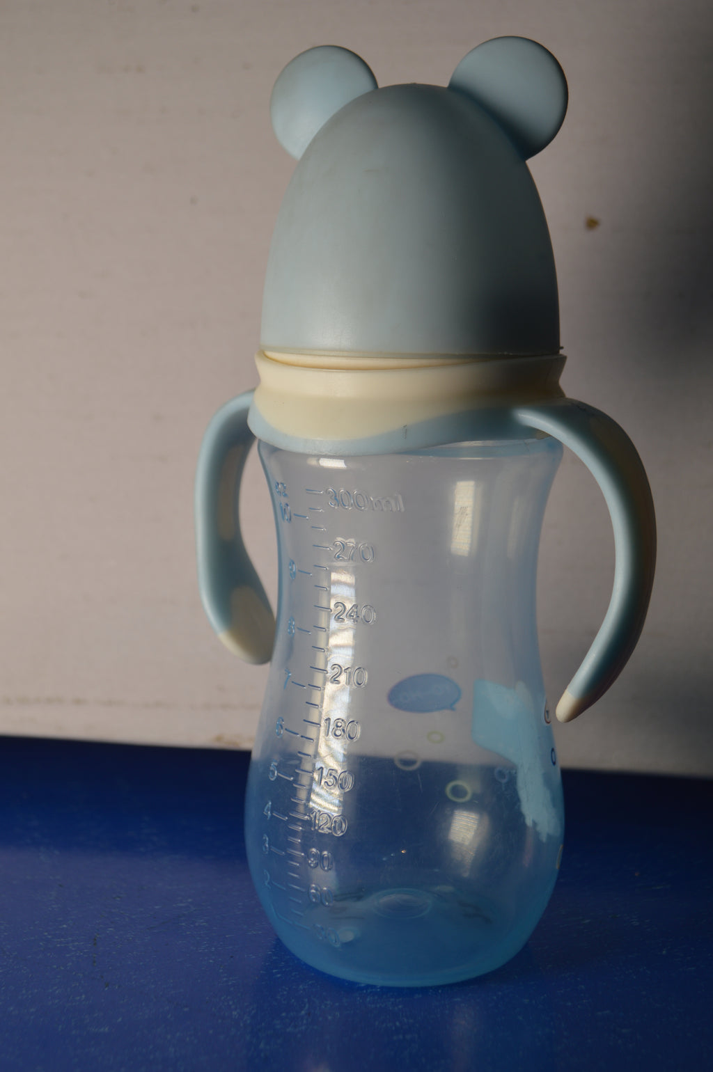 Minitree Anti-Colic Baby Feeding Bottle with Easy-Grip Handles (Blue, 300ml)