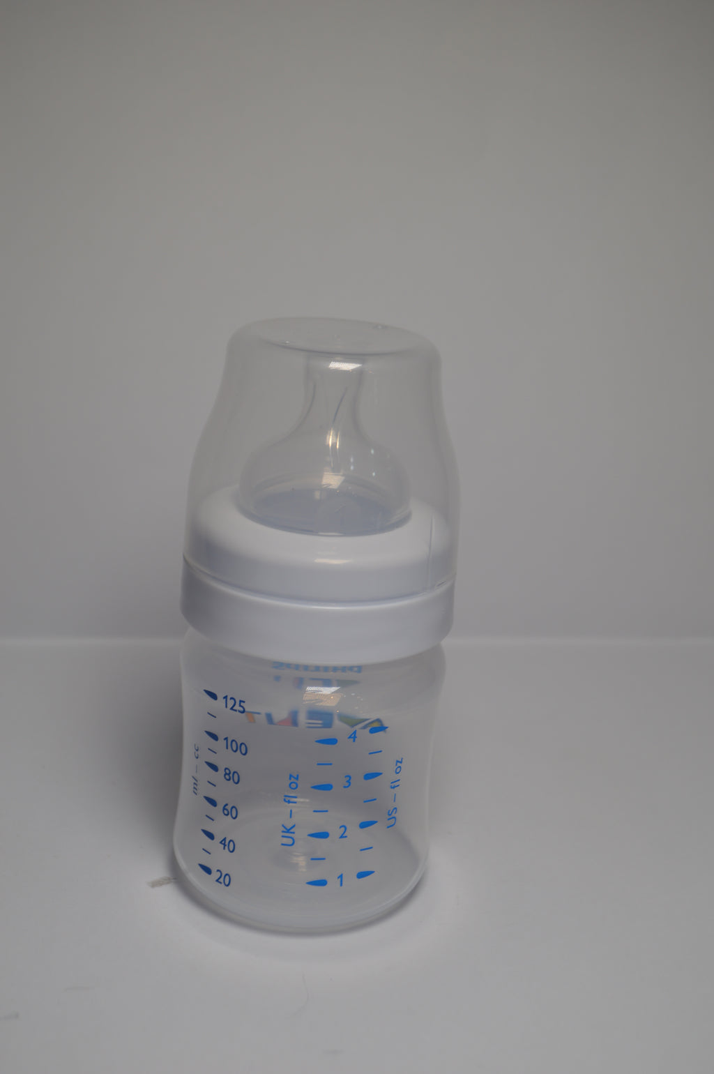Philips Avent Anti-Colic Baby Bottle – Newborn Starter Feeder (Clear, 125ml / 4oz)