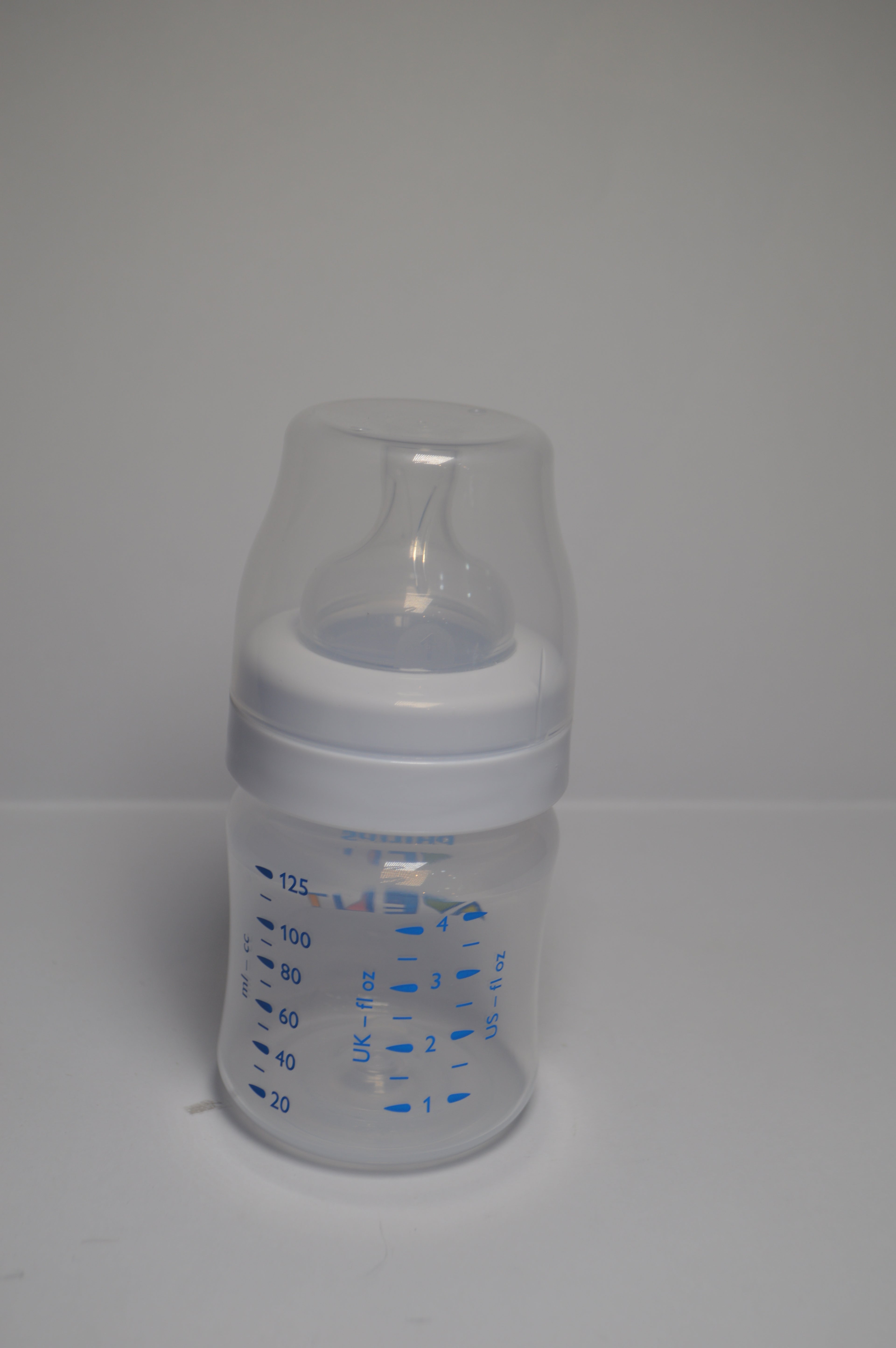 Philips Avent Anti-Colic Baby Bottle – Newborn Starter Feeder (Clear, 125ml / 4oz)