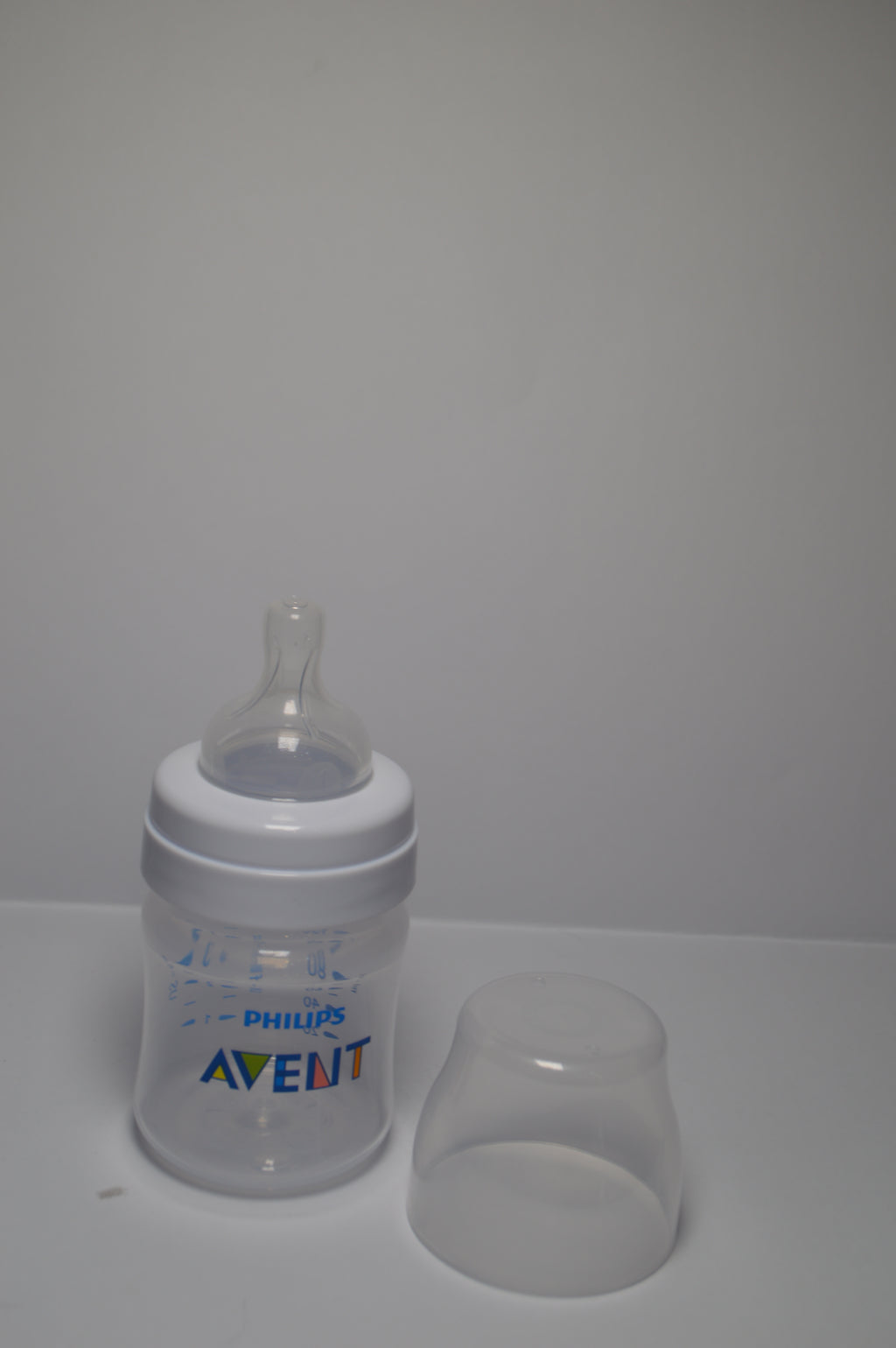 Philips Avent Anti-Colic Baby Bottle – Newborn Starter Feeder (Clear, 125ml / 4oz)