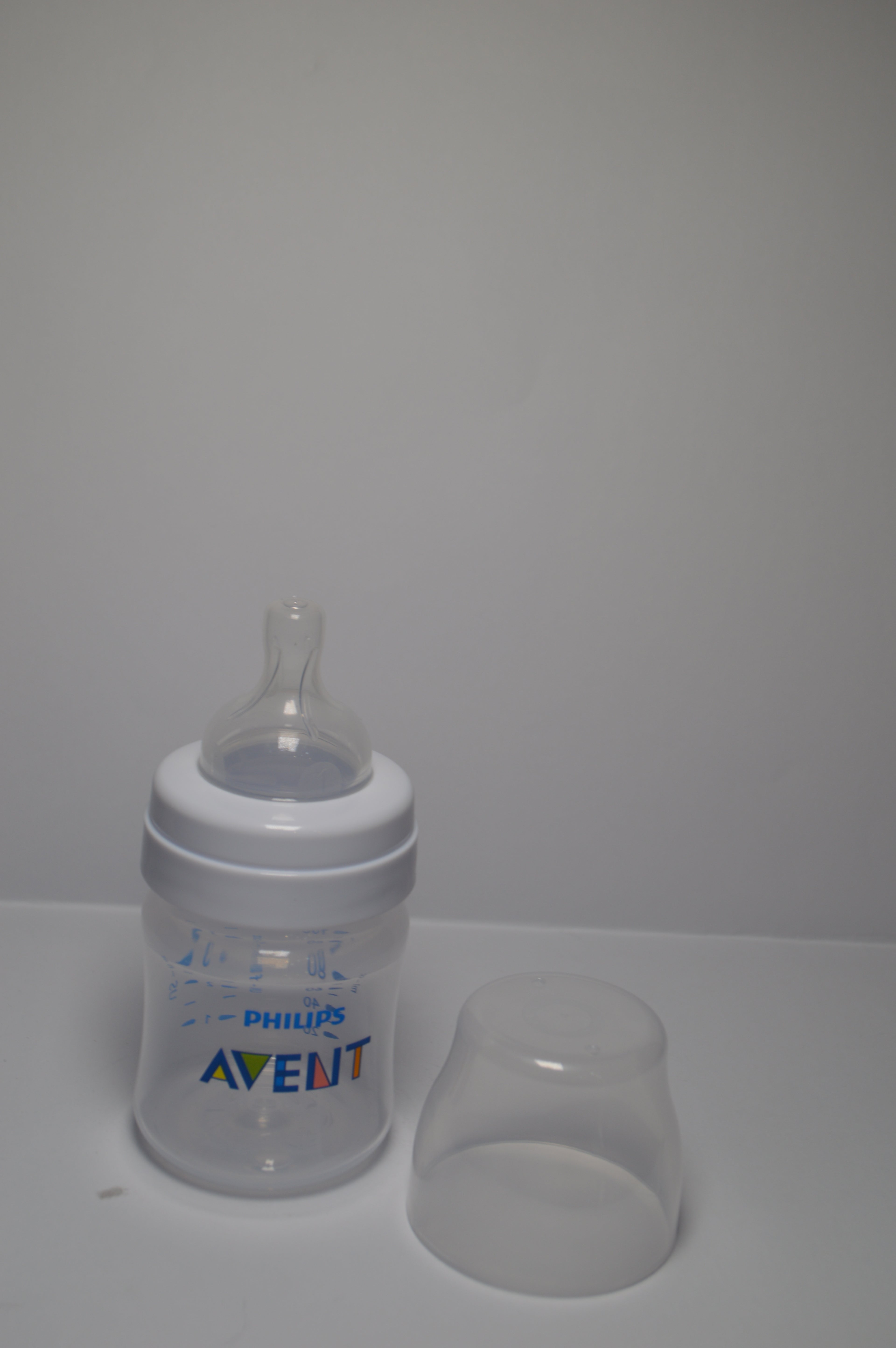 Philips Avent Anti-Colic Baby Bottle – Newborn Starter Feeder (Clear, 125ml / 4oz)