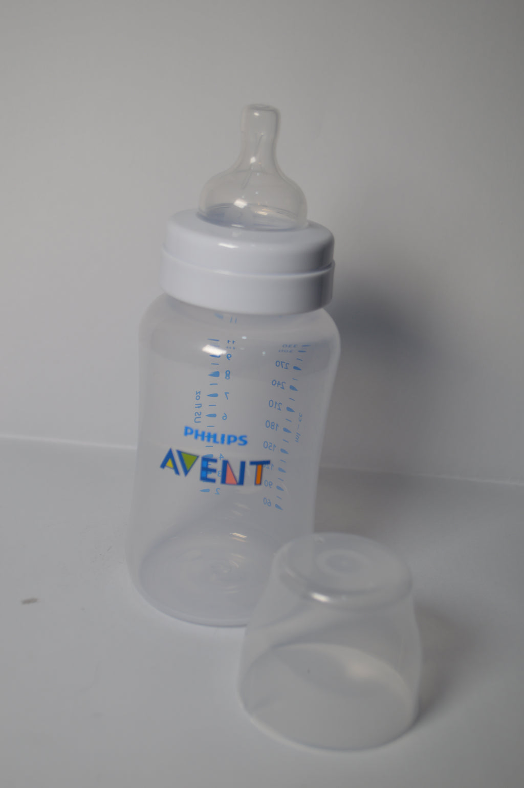 Philips Avent Anti-Colic Baby Bottle – Newborn Starter Feeder (Clear, 125ml / 4oz)
