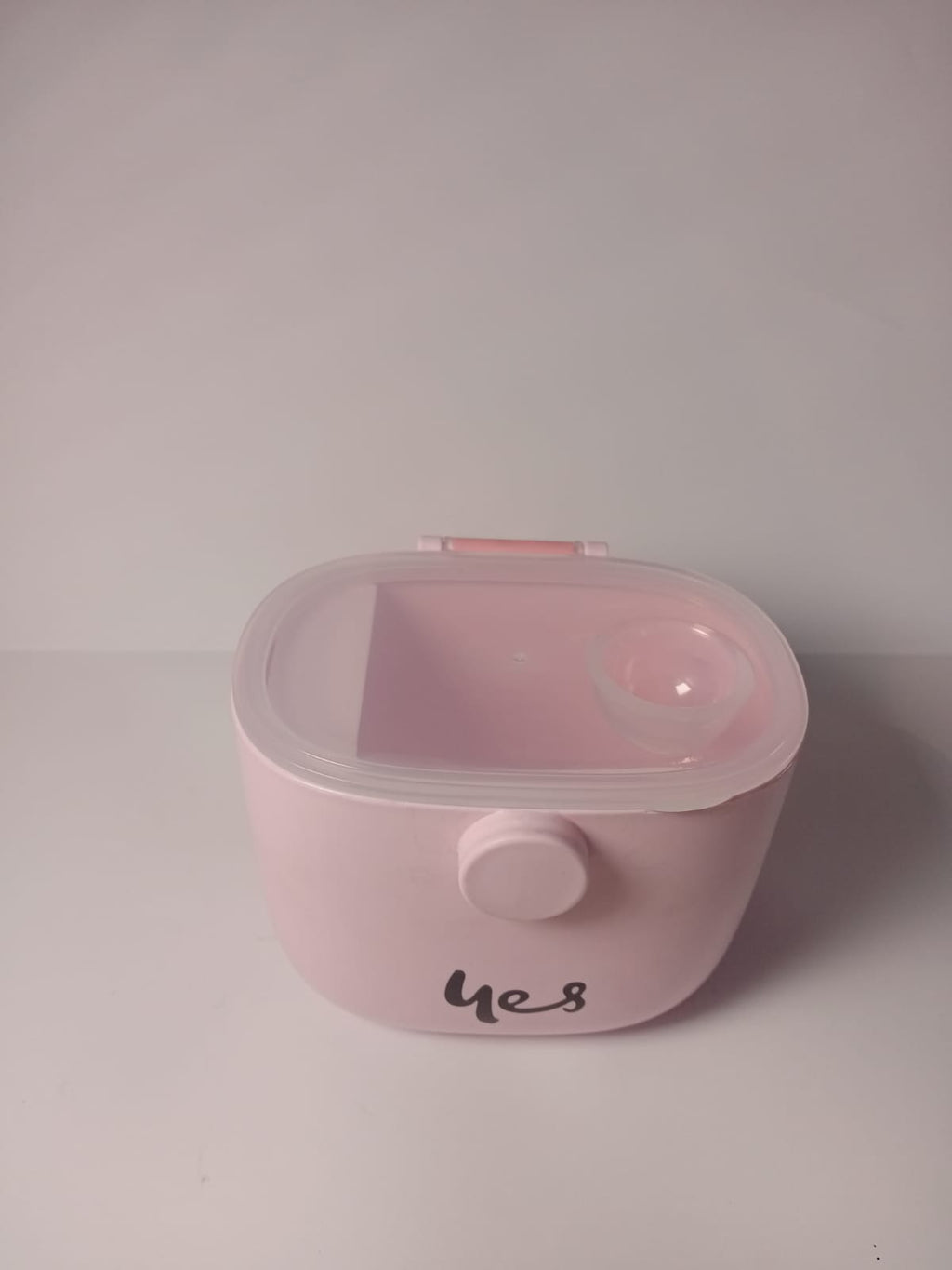 Compact Toddler Snack Box – Portable Airtight Formula Case with Comfort Grip Handle
