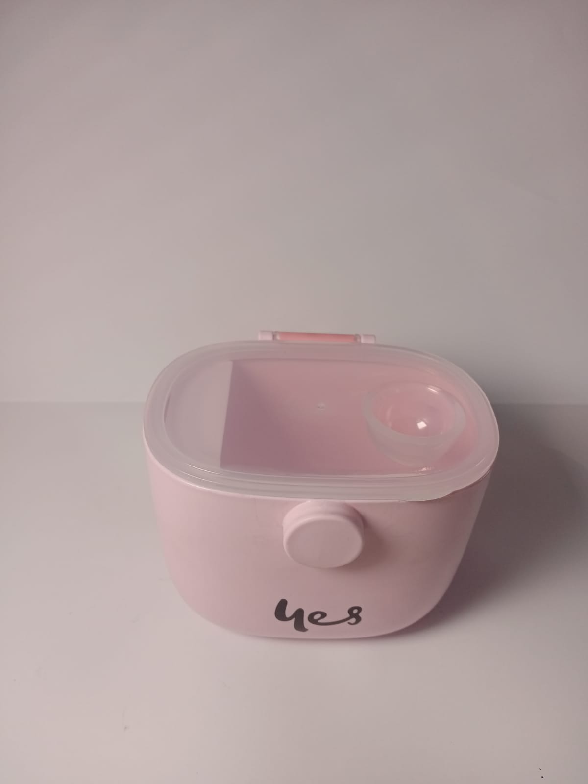 Compact Toddler Snack Box – Portable Airtight Formula Case with Comfort Grip Handle