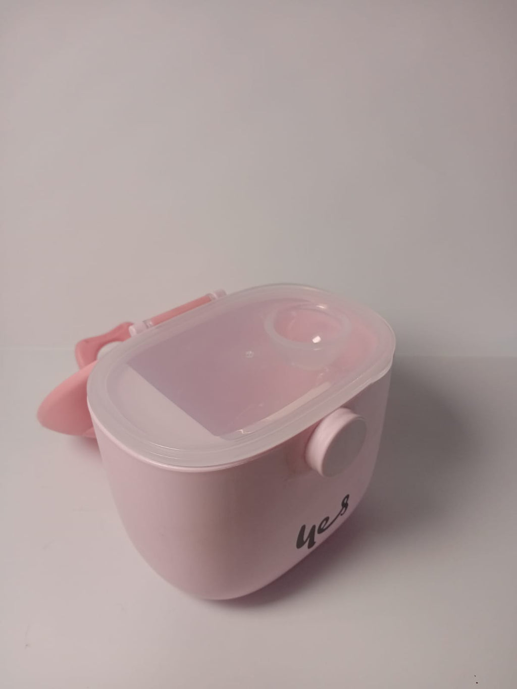 Compact Toddler Snack Box – Portable Airtight Formula Case with Comfort Grip Handle