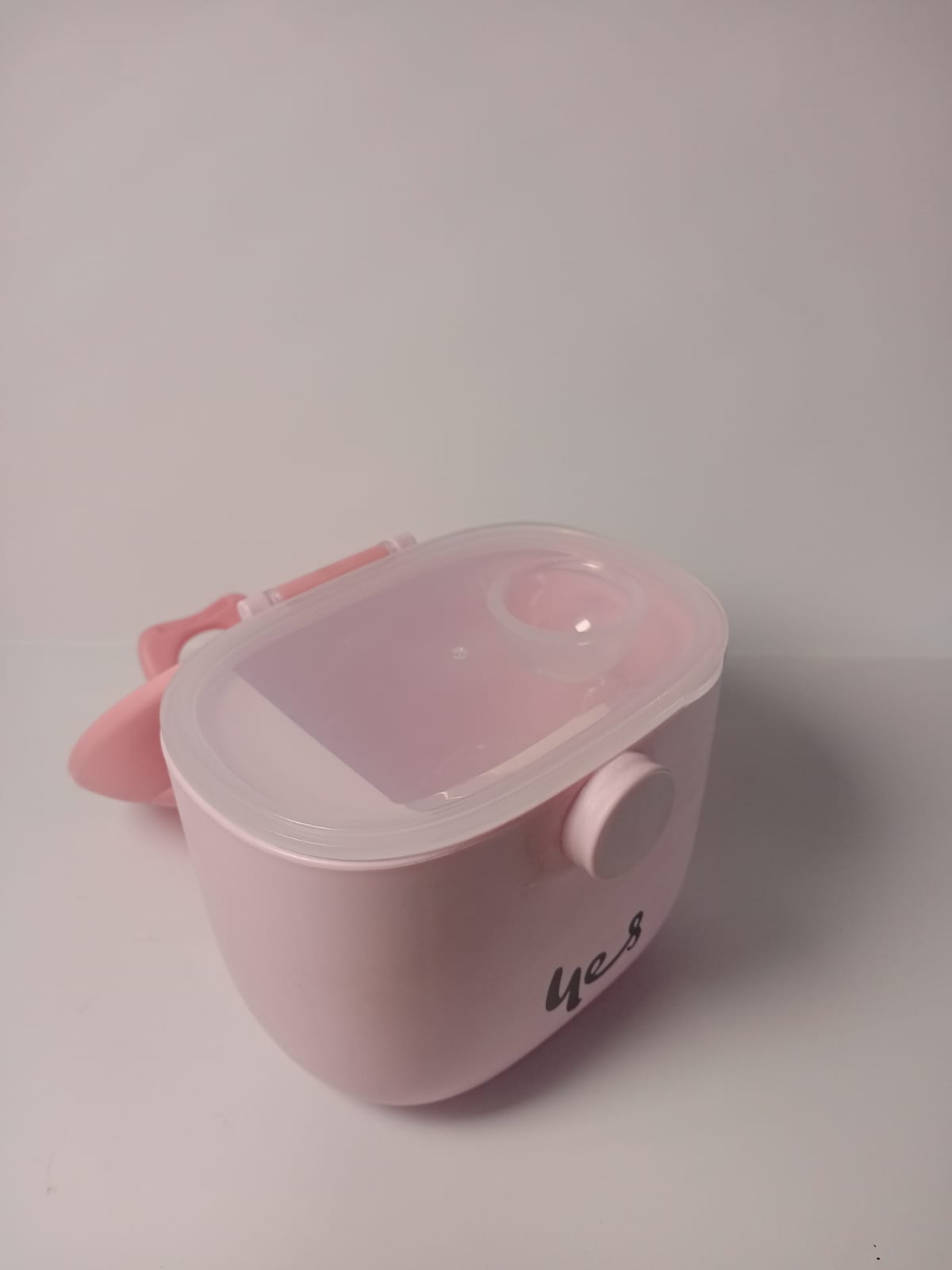 Compact Toddler Snack Box – Portable Airtight Formula Case with Comfort Grip Handle
