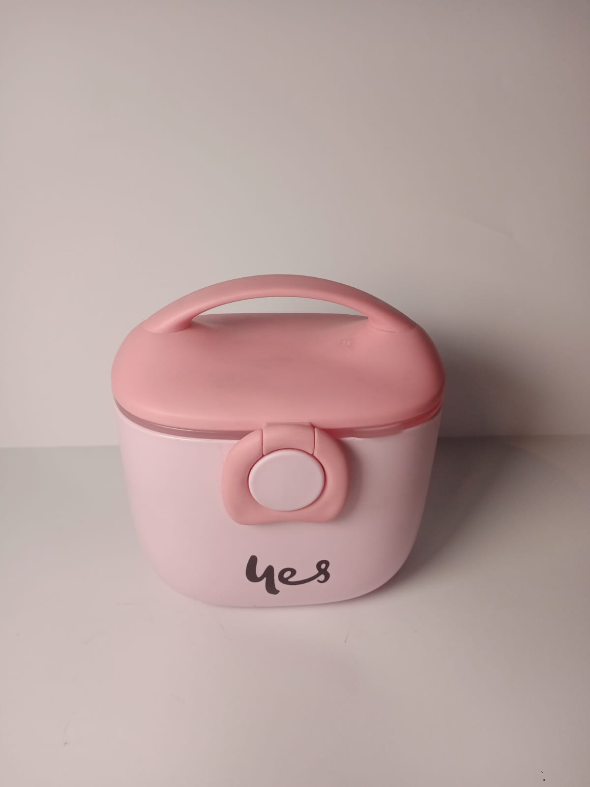 Compact Toddler Snack Box – Portable Airtight Formula Case with Comfort Grip Handle
