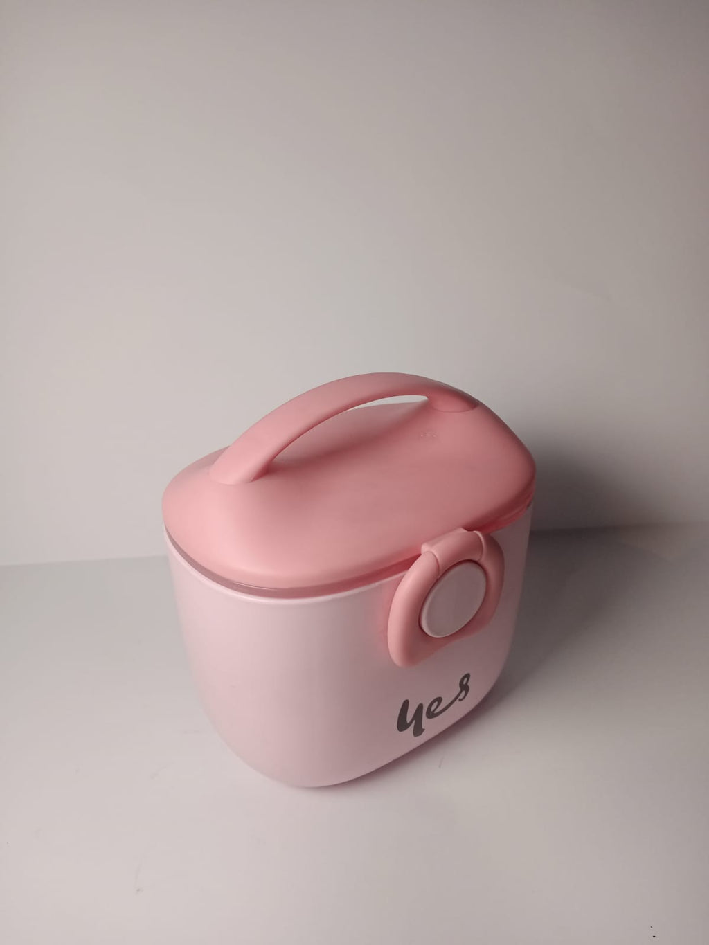 Compact Toddler Snack Box – Portable Airtight Formula Case with Comfort Grip Handle